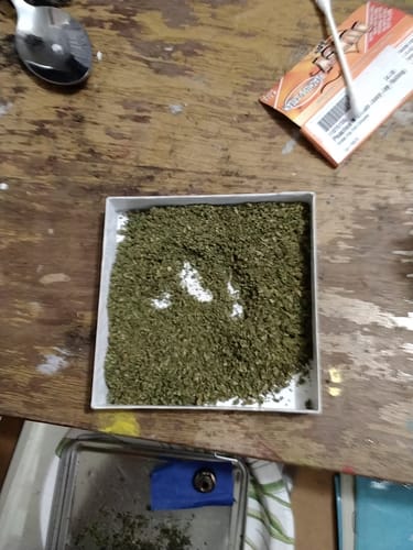Reviewer's ground ZAZA Maui Wowie Littles in a white tray on a wooden table.