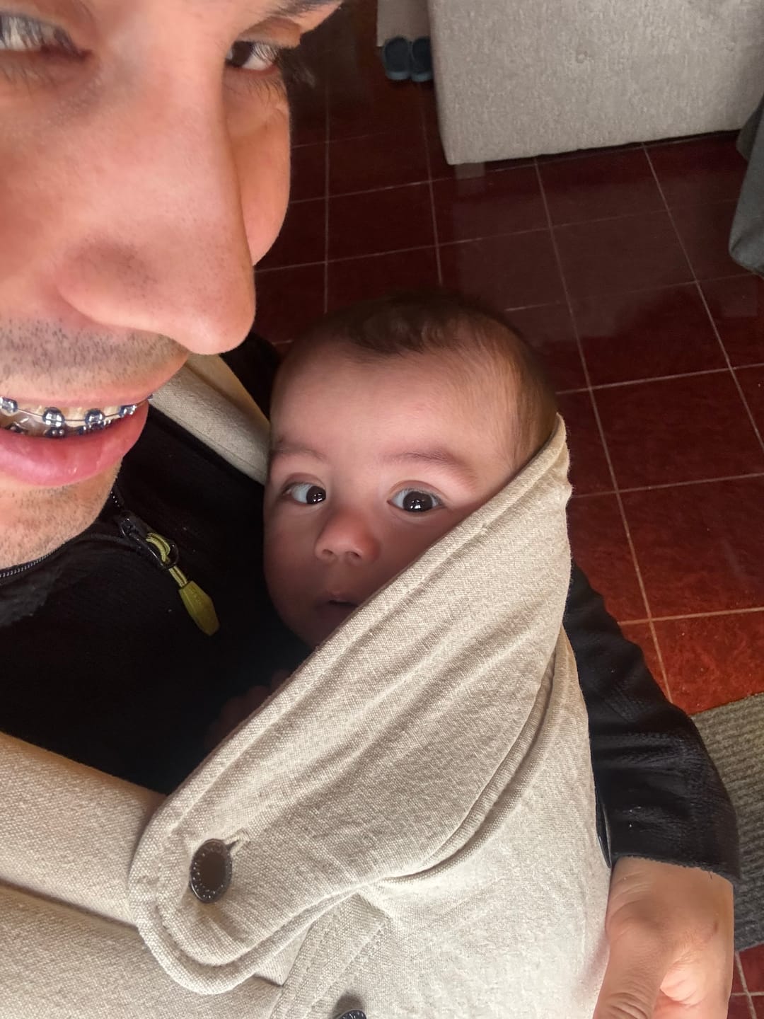 Customer photo review of Portabebé 3 en 1 Lino Ambar Claro Momcozy