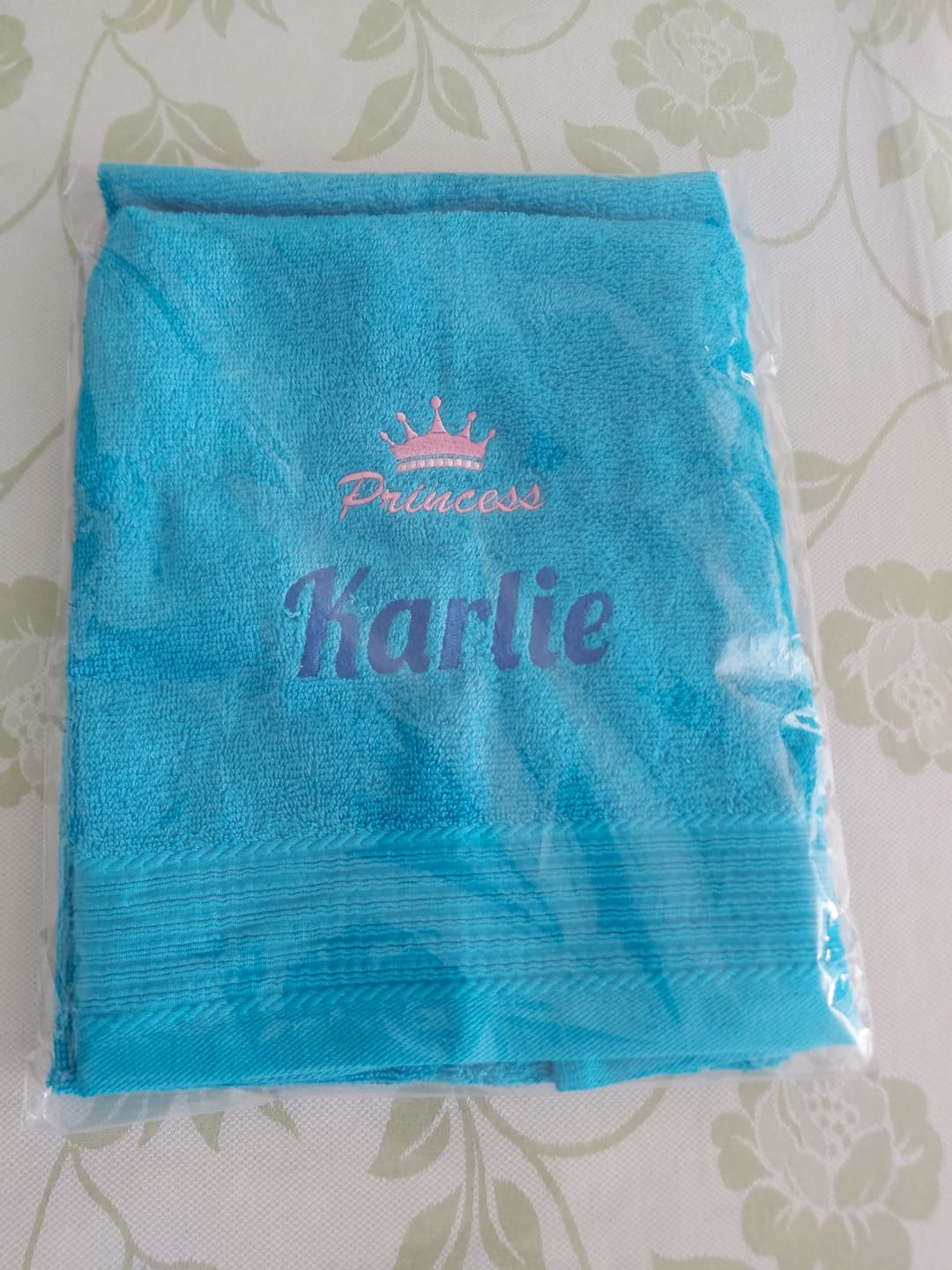 Customer photo review of Personalisiertes Kinder Handtuch mit Namen und Motiv bestickt