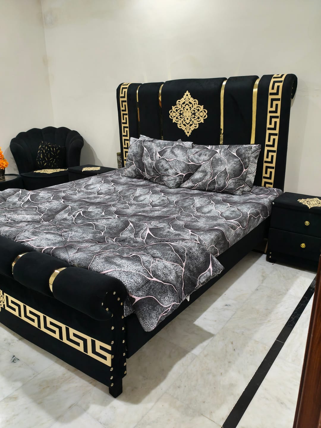 Customer photo review of MARBLE  Comforter Set- 7 Pcs