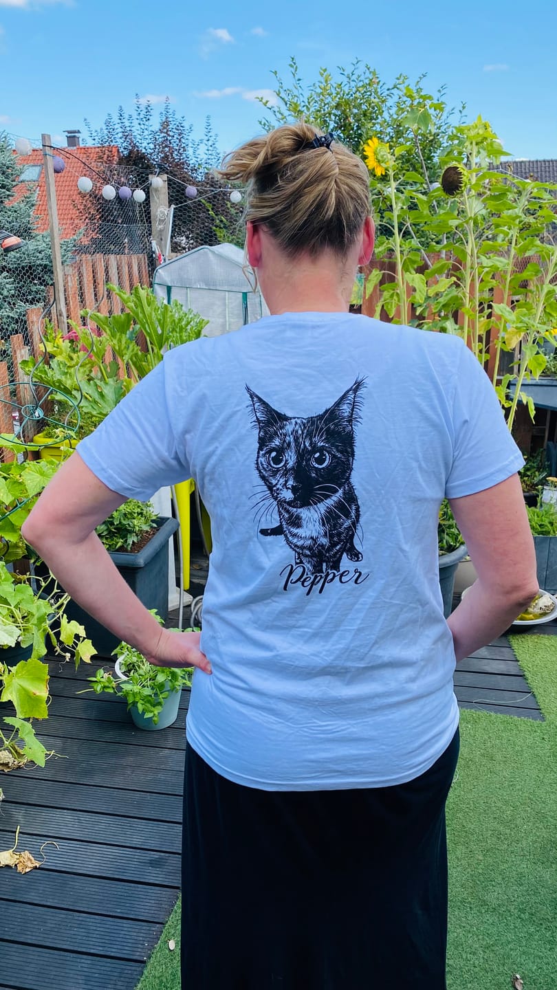 Customer photo review of Personalisiertes T-Shirt - Bleistiftskizze