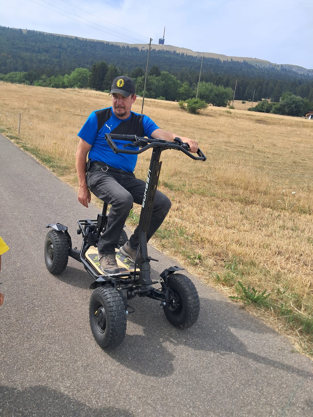 Customer photo review of Trottinette VEEHOP tout terrain à 4 roues motrices avec selle pliable 3200w / 6400w 40ah