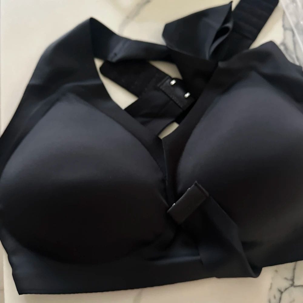 Customer photo review of Front Closure Cross-Back Wireless Posture Bra