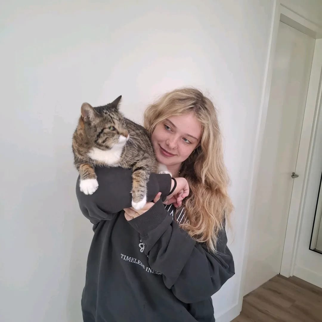 Customer photo review of W5158 - Off-shoulder Pullover