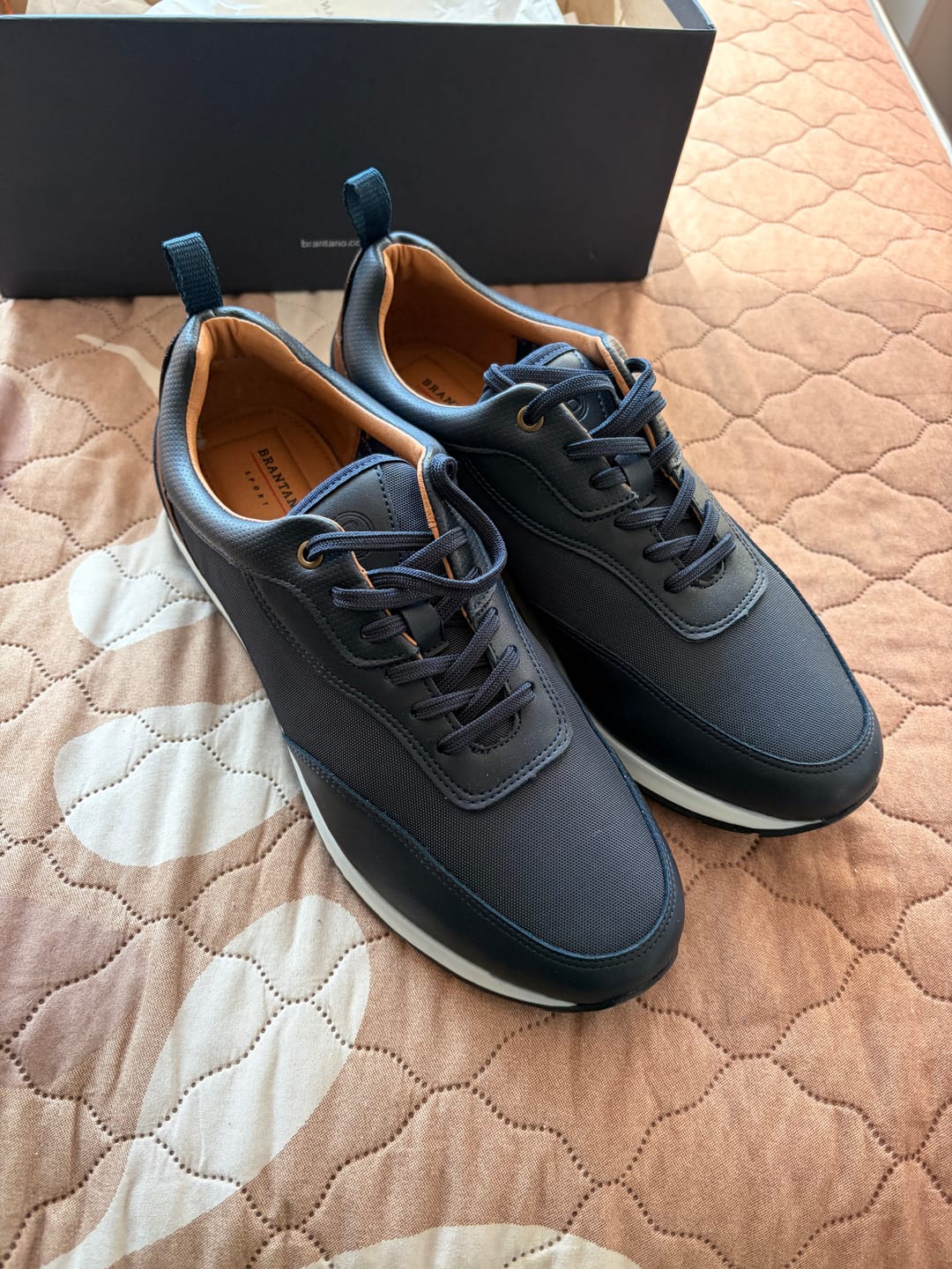 Customer photo review of JAVELIN. SNEAKERS CASUAL AZUL