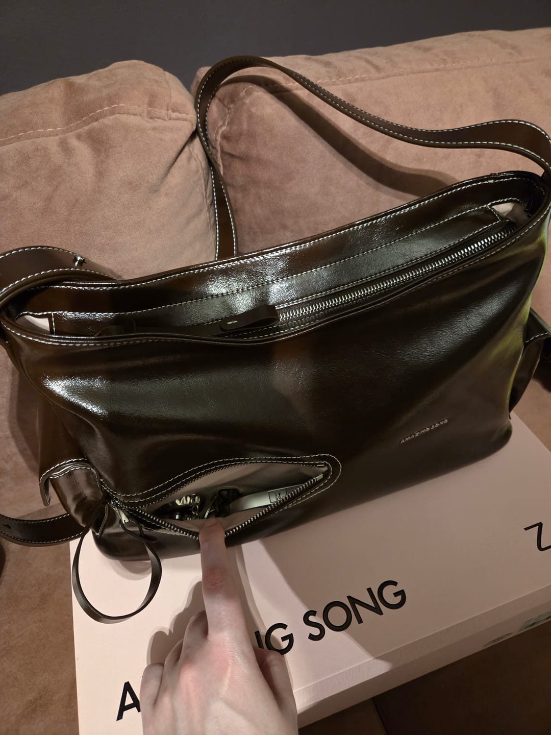 Customer photo review of Liqueur Fang Hobo Bag