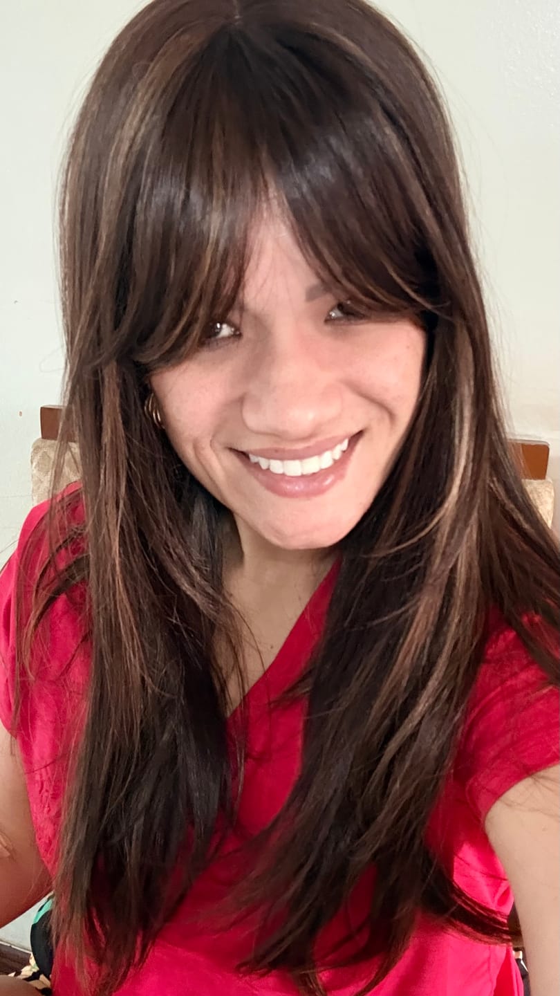 Customer photo review of Peruca Lúcia Castanho com Luzes com Franja