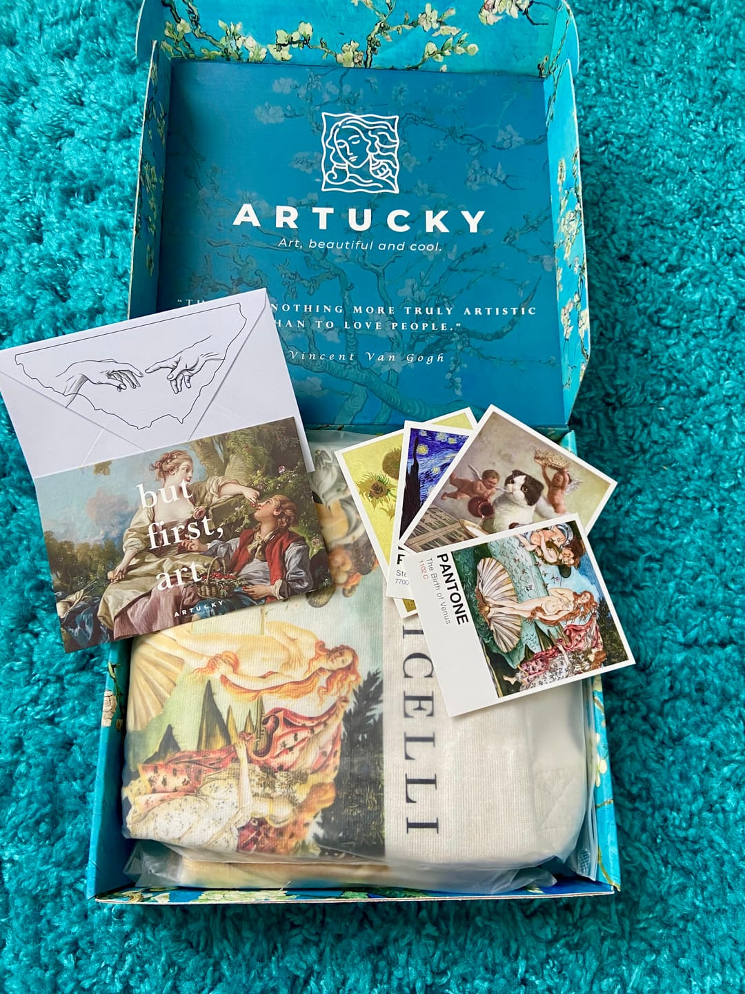 Customer photo review of The Birth of Venus Omuz Çantası