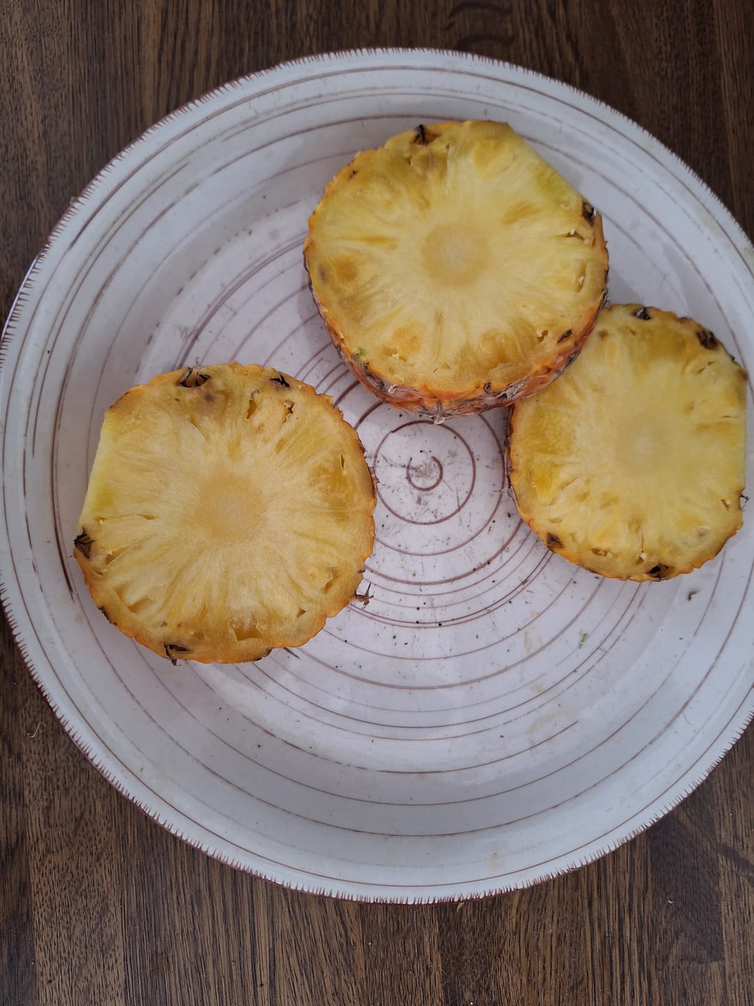 Customer photo review of Ananas Flugware reifgeerntet groß (1,5kg-1,75kg)