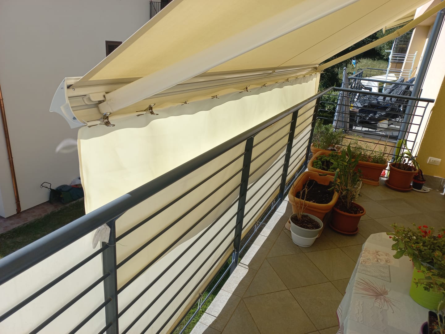 Customer photo review of Tessuto Tela Ombreggiante Impermeabile da Esterno a Metraggio per Gazebo, Pergolati e Sdraio Poliestere 285 gr/m² Colore Panna Bianco altezza 70