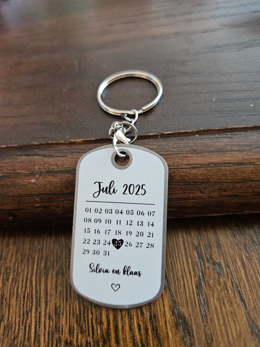 Customer photo review of Ons jubileum - Gepersonaliseerde metalen sleutelhanger