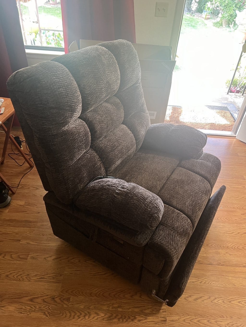 Customer photo review of 9205L Big & Tall Power Lift Recliner – Extended Footrest, Dual Motor, Heat & Massage, 400 lbs