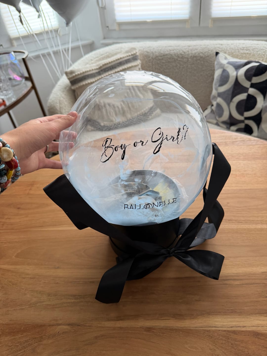 Customer photo review of Pop Up Gender Reveal Ballon pop