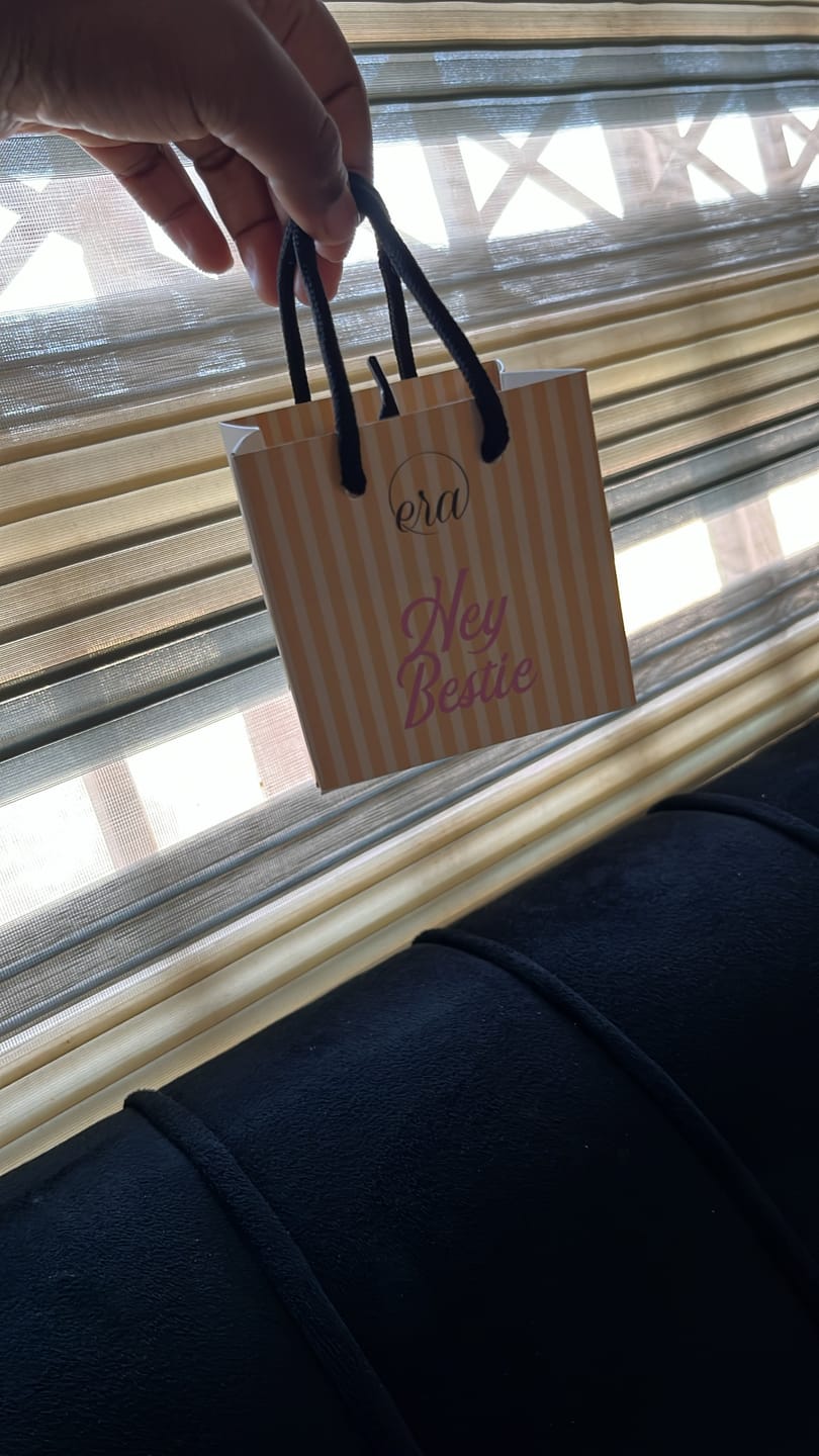 Customer photo review of Yellow Era Gift Bag