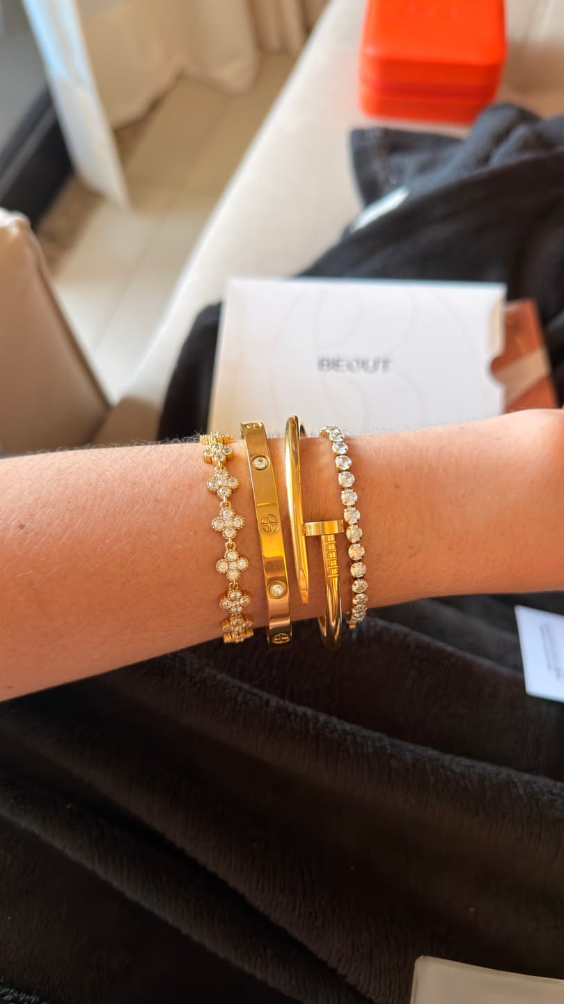 Customer photo review of Bracelete Pedras de Glamour Banhado em Ouro 18k