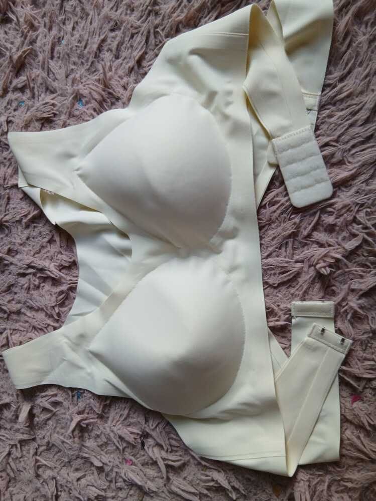 Customer photo review of Front Closure Cross-Back Wireless Posture Bra
