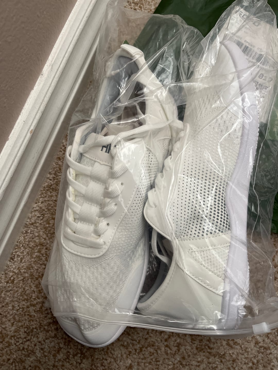 Customer photo review of HF Flow – Minimalistic Shoes for Foot, Knee & Back Pain