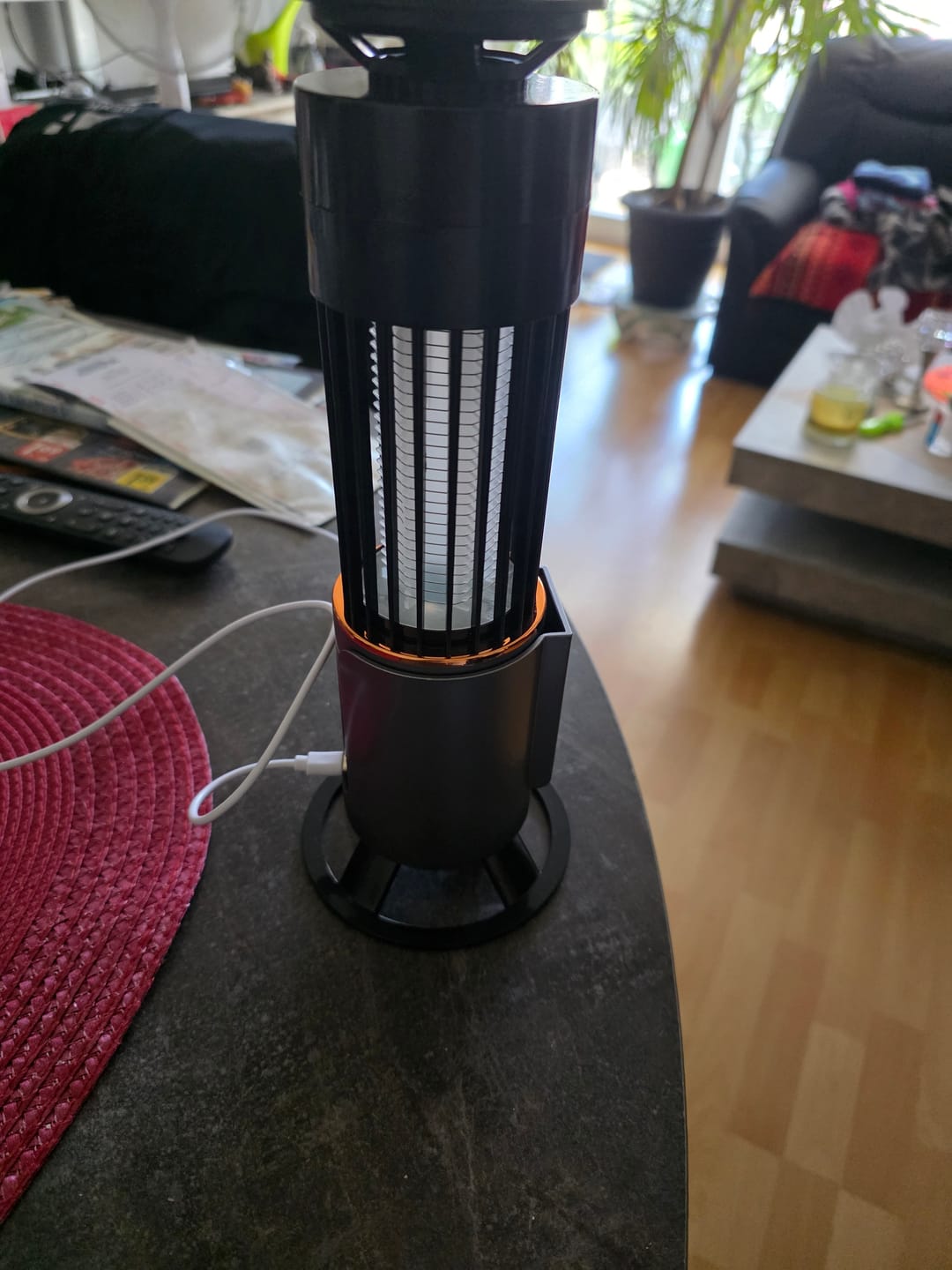Customer photo review of Elektrische UV-Mückenlampe – LED Insektenlampe – Wiederaufladbar – Innen & Außen