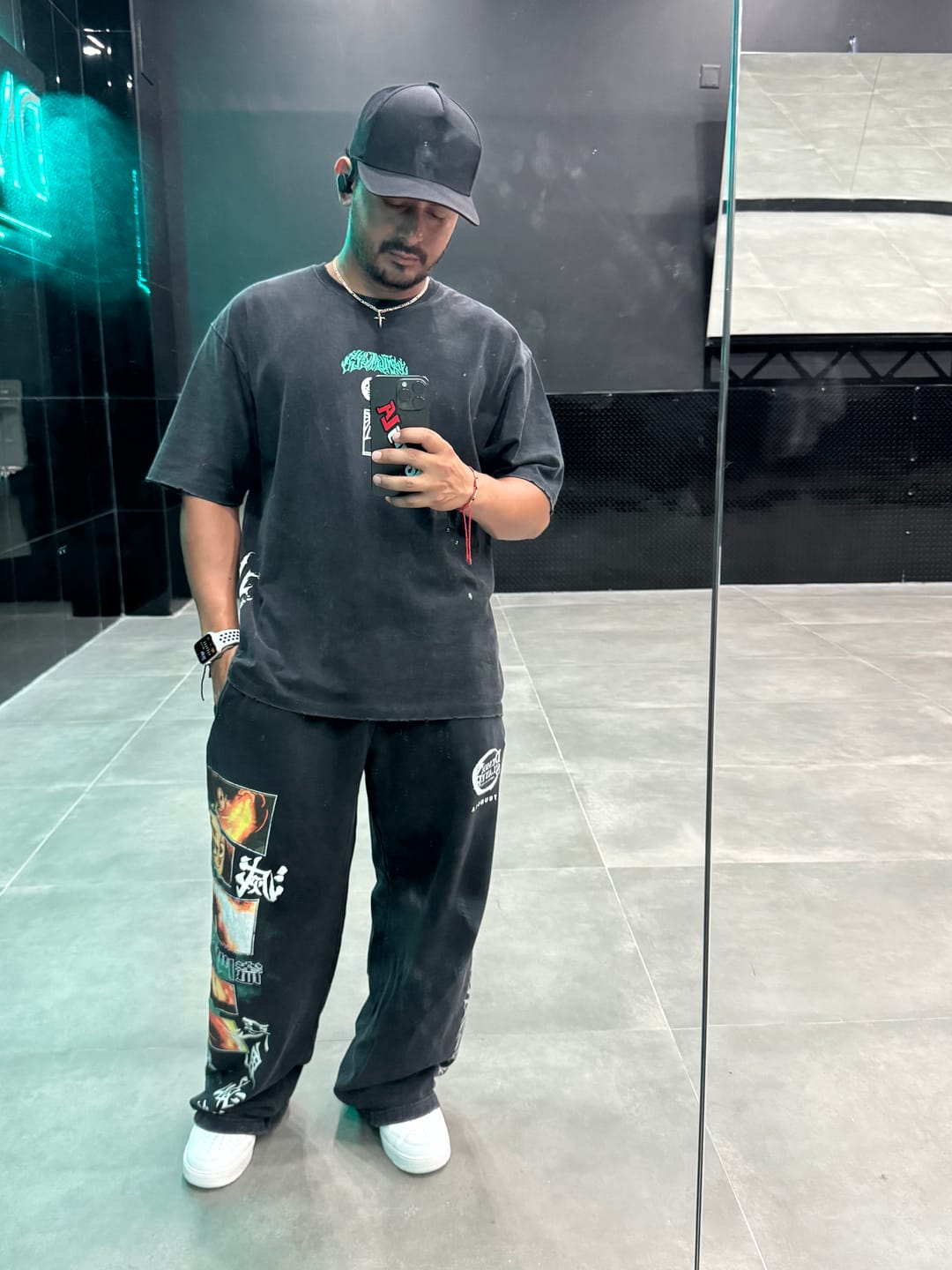 Customer photo review of 2153 - Demon Slayer: Kimetsu no Yaiba - Sweats