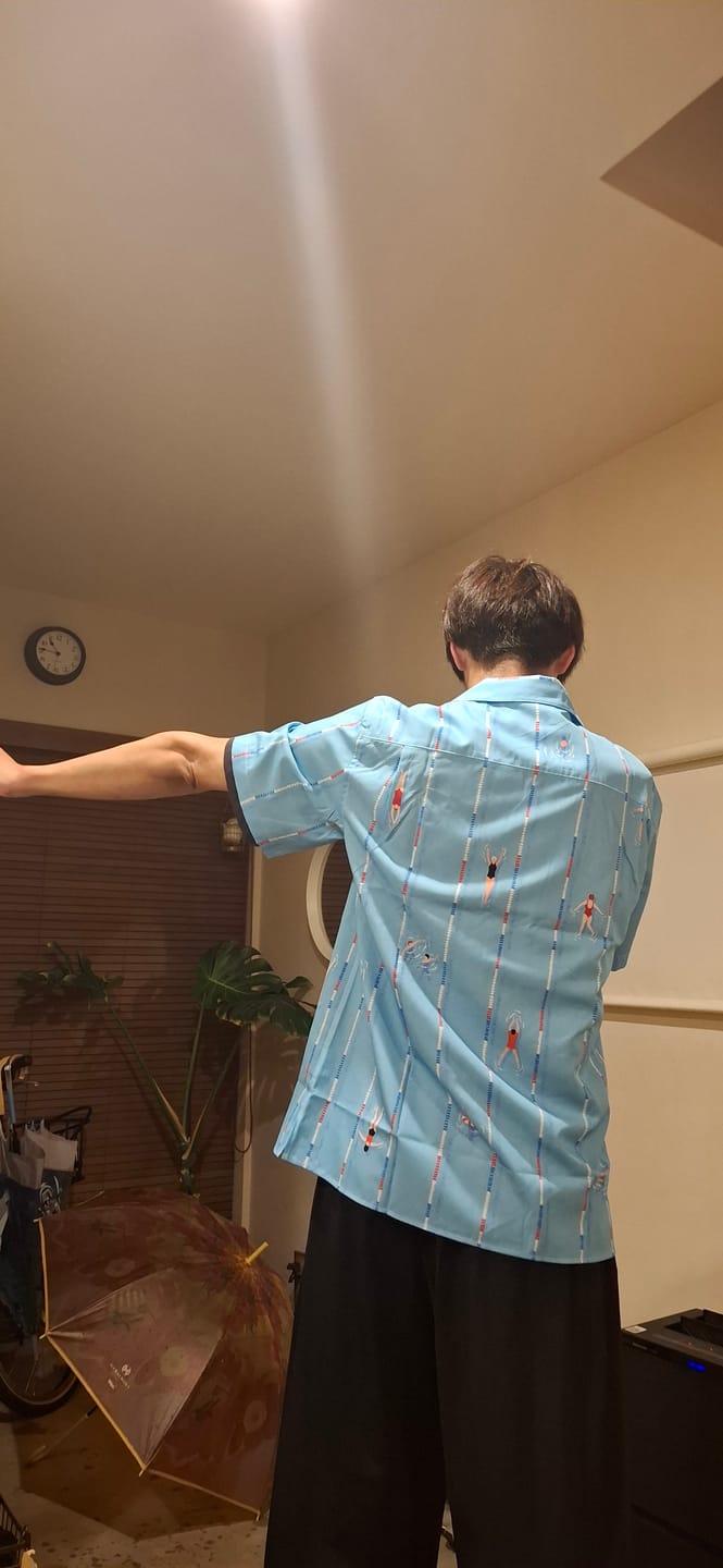 Customer photo review of 「サマースイミングプールの俯瞰」ストライプアロハシャツ