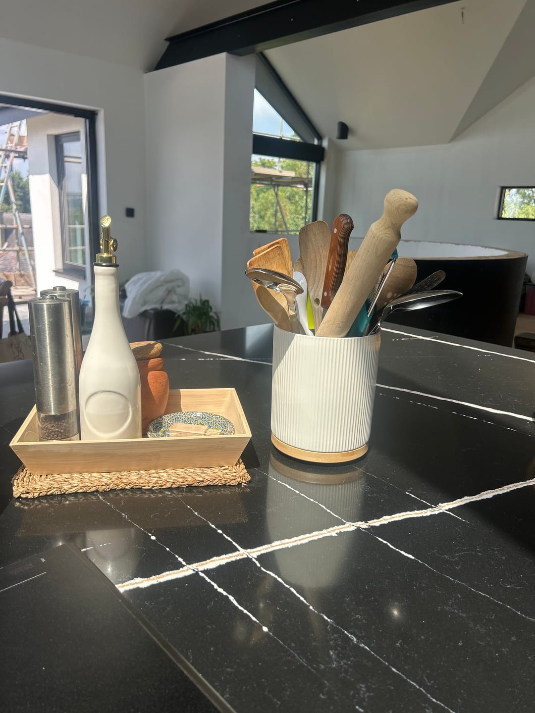 Customer photo review of Rotating Ceramic Kitchen Utensil Holder - with Detachable Base