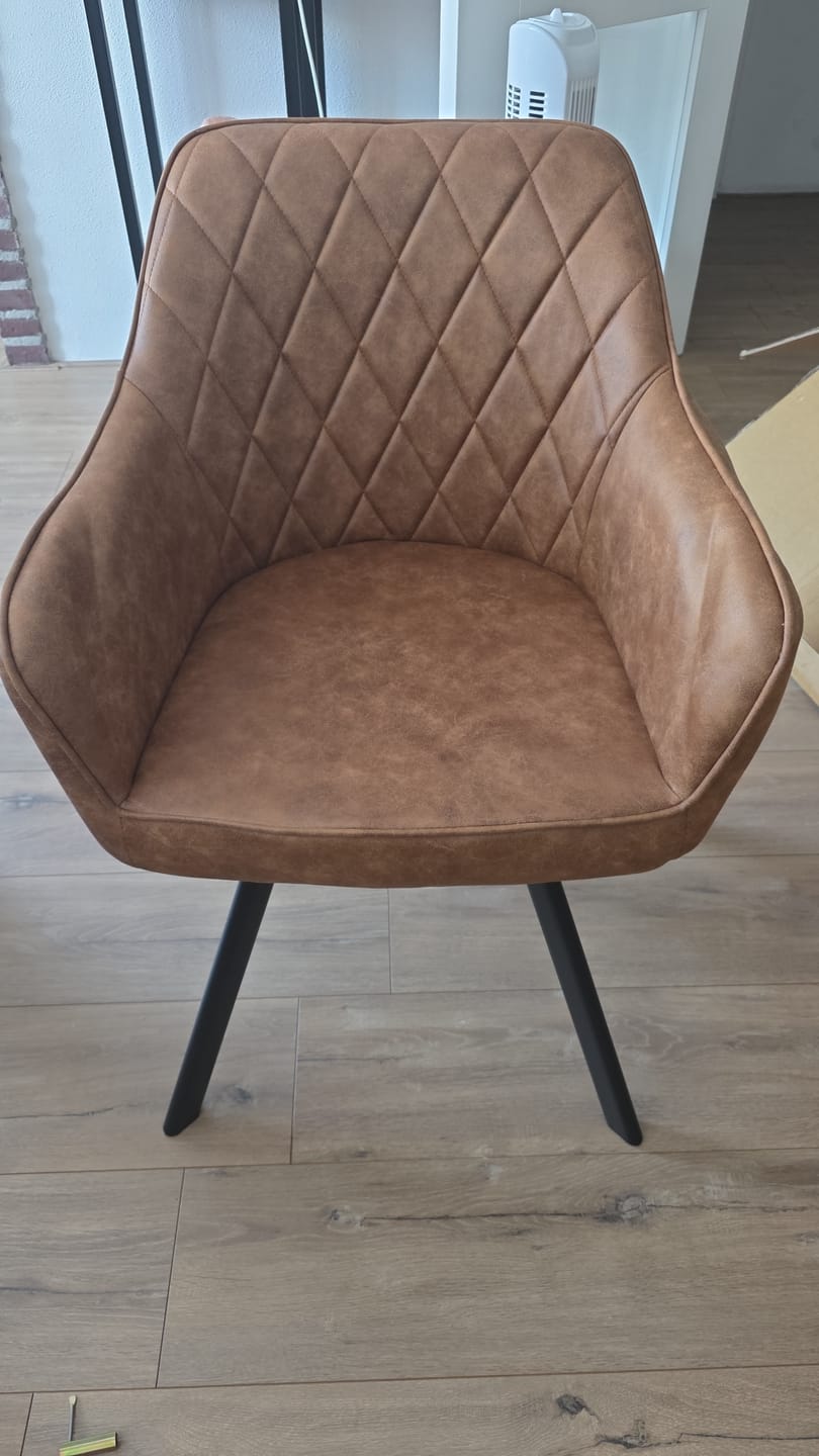 Customer photo review of Brione Draaibare Eetkamerstoel - Cognac