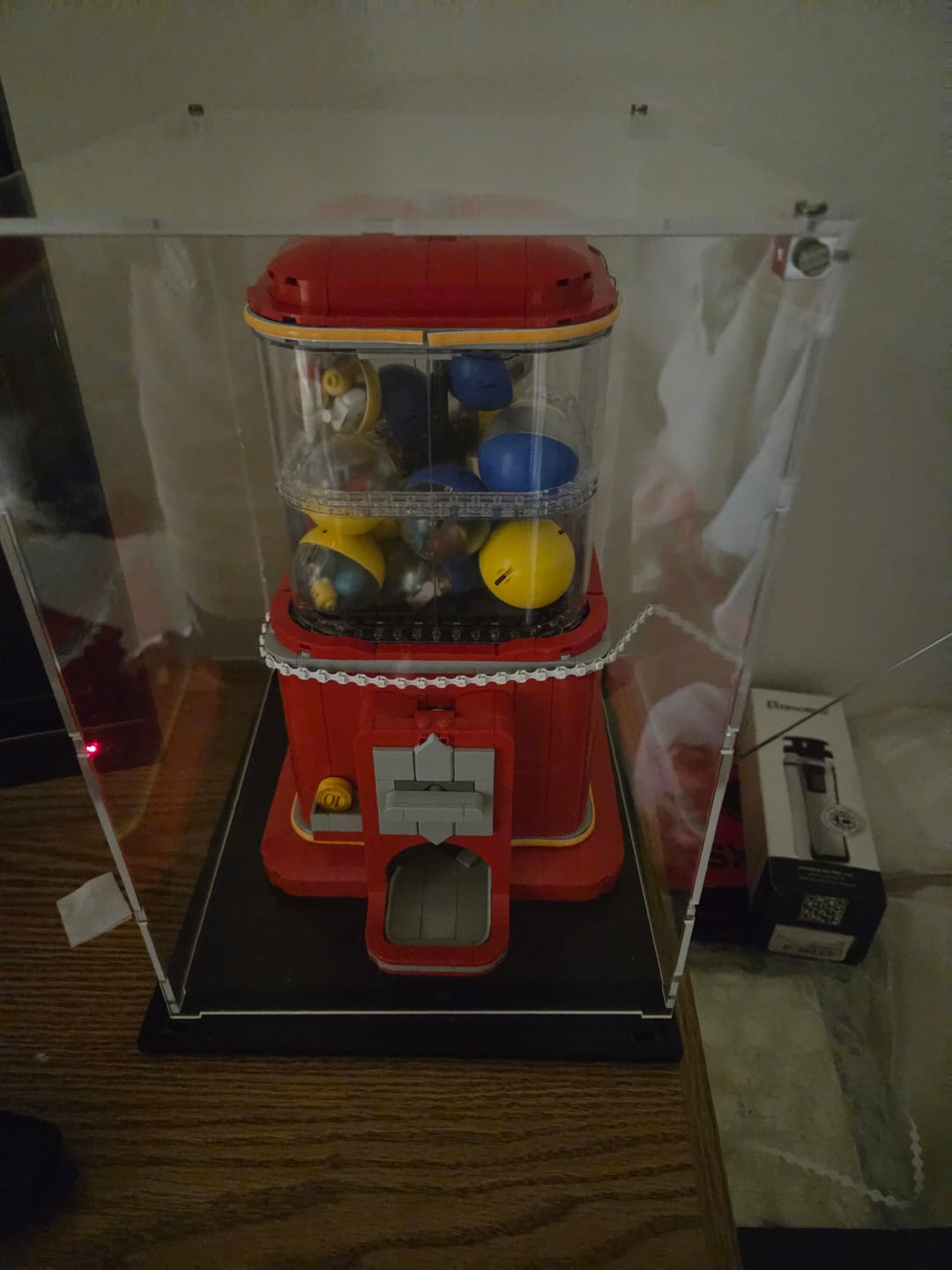 Customer photo review of Display Case for LEGO® 21358 Ideas Minifigure Vending Machine