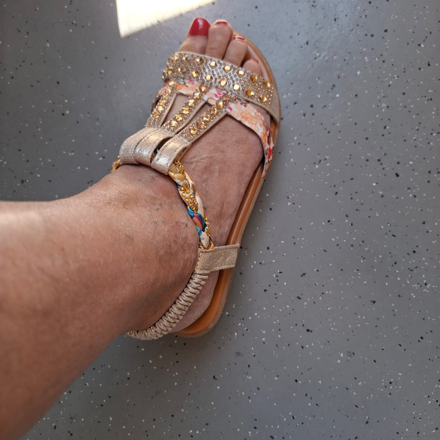 Customer photo review of Bequeme Damen Orthopädische Keilsandalen mit weicher Sohle – Marla