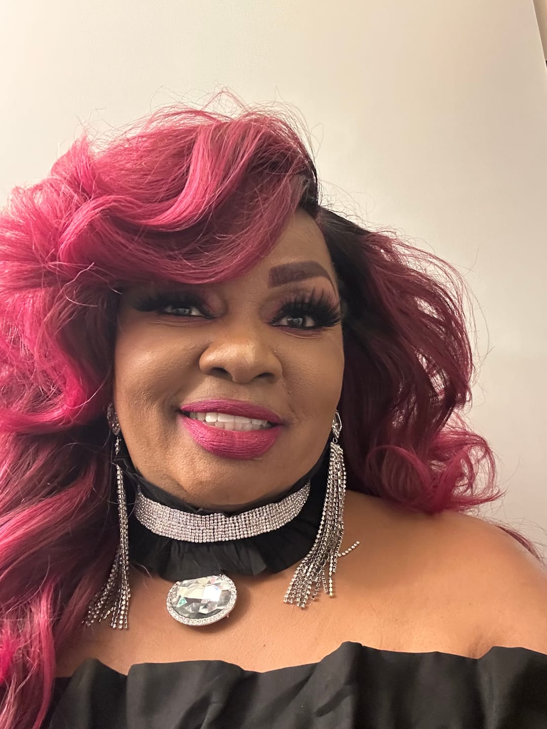 Customer photo review of Zury Sis Diva Pre-Tweezed Part Hand-Tied Lace Part Wig - DIVA-H SISTA