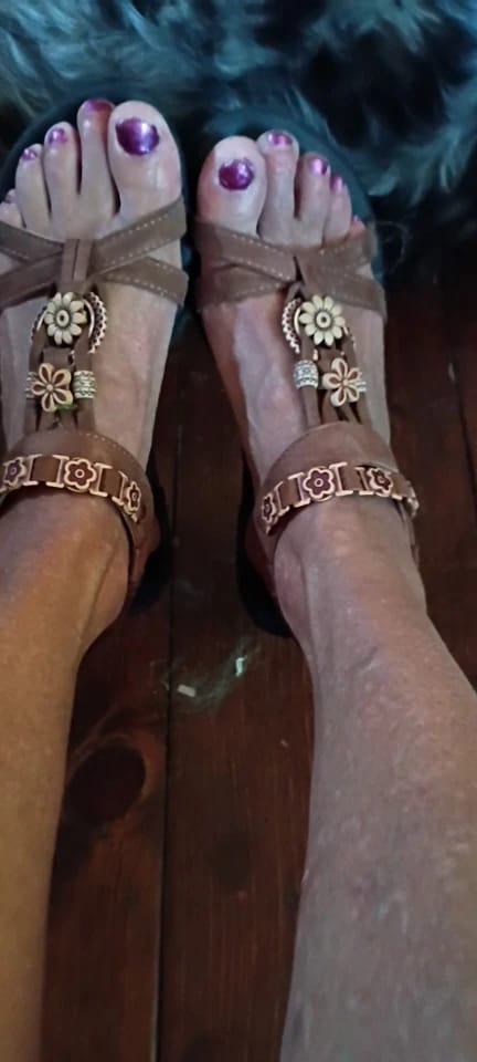 Customer photo review of Women’s Lightweight Round-Toe Flat Sandals – Breathable Summer Style