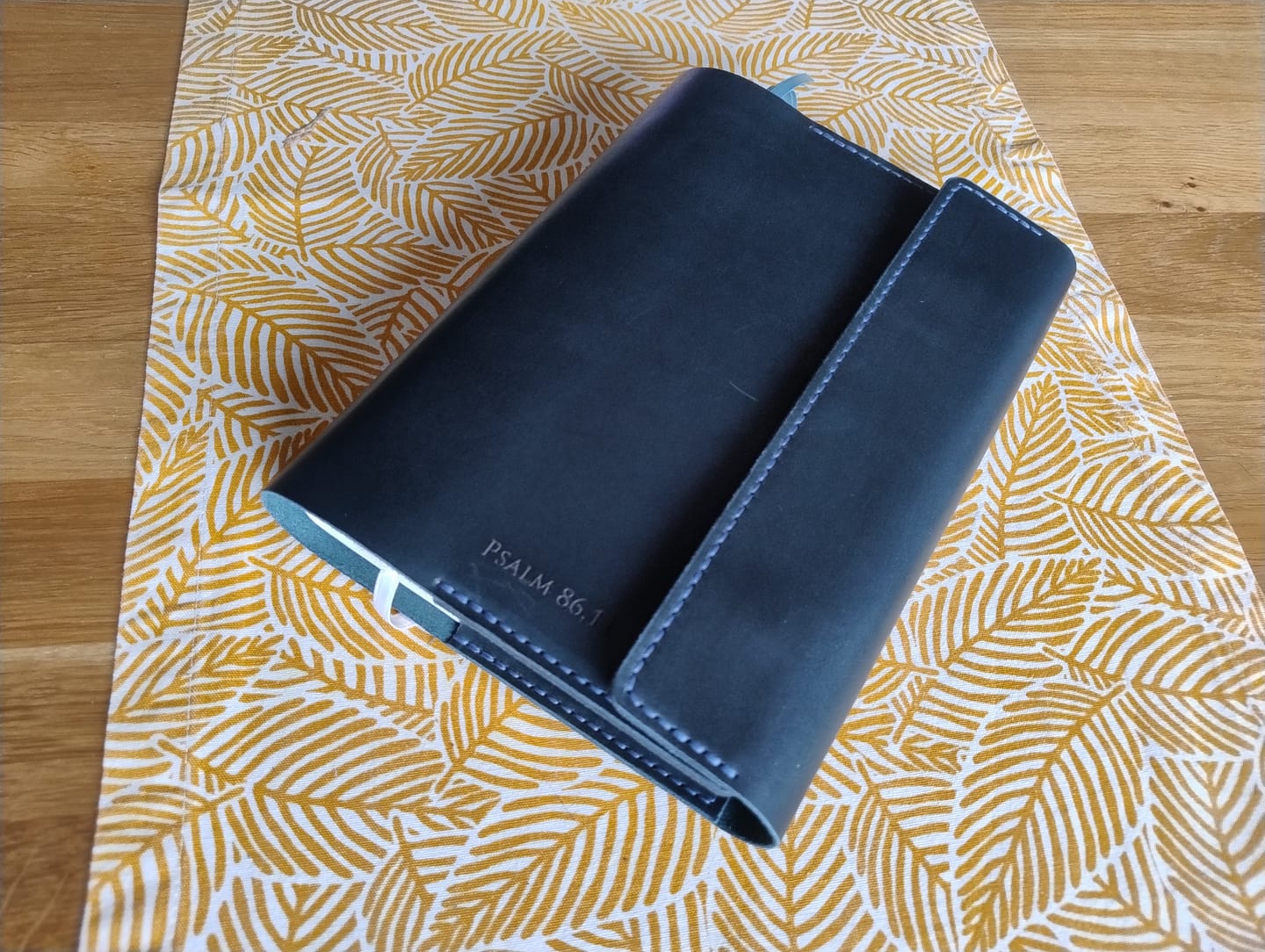 Customer photo review of Bibelhülle "Hirte+" · echtes Leder · individuelle Größen · handmade Bibelhülle nach Maß