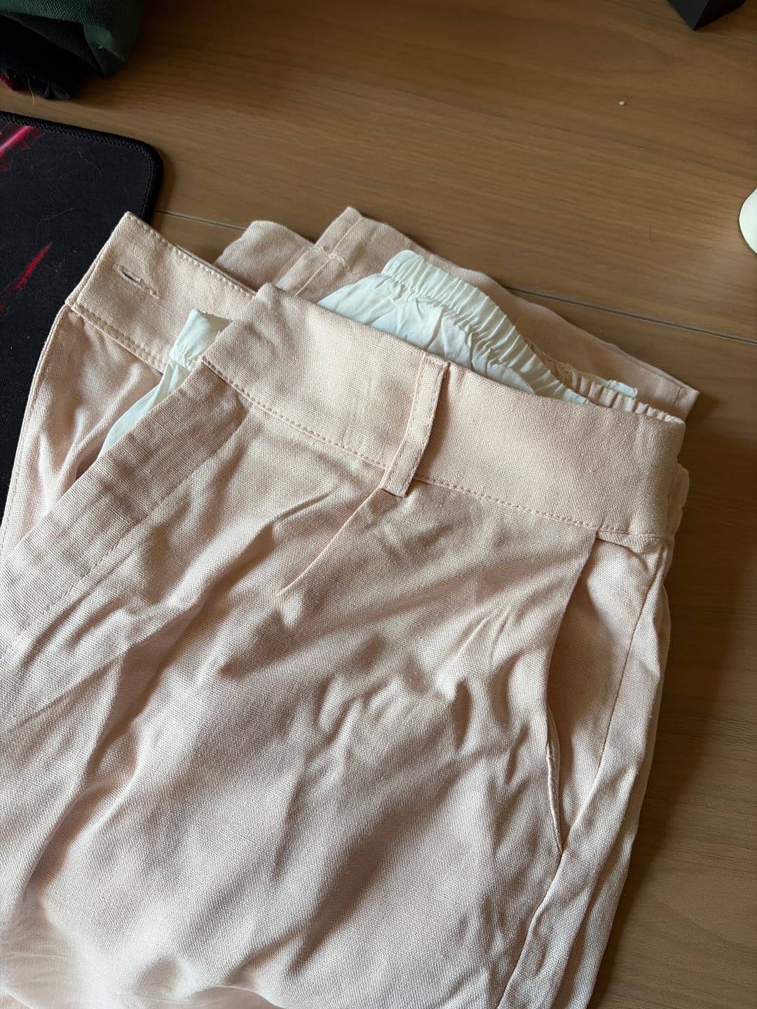 Customer photo review of Calça Slouchy Íris Rosa Claro + Forro