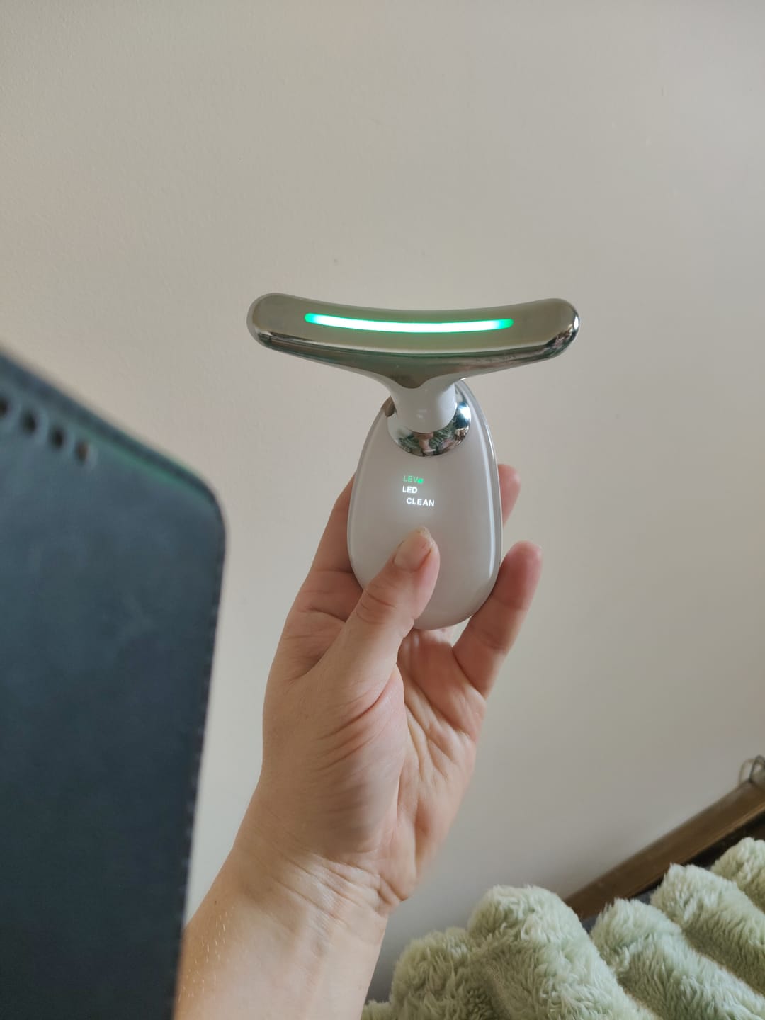 Customer photo review of DermaLifting - 4w1, terapia EMS + czerwone światło LED do liftingu i modelowania twarzy