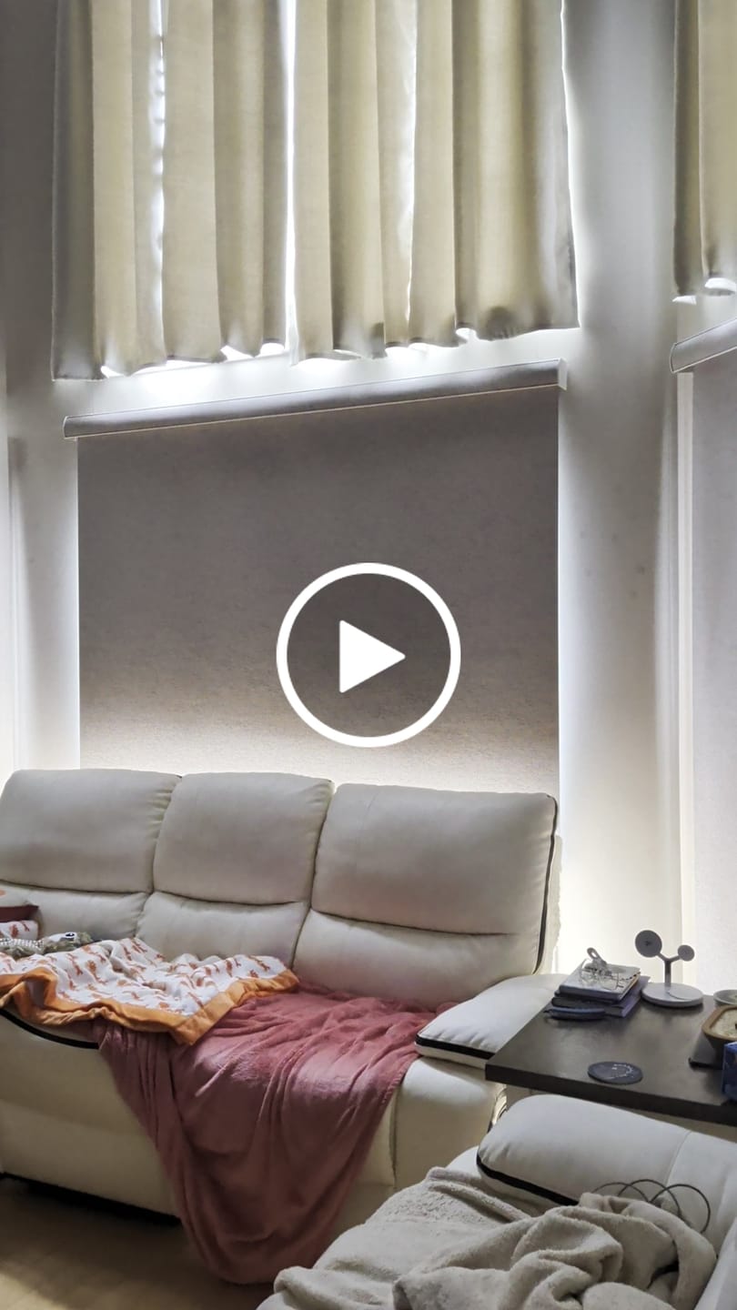 Customer video review of SmartWings Motorized Roller Shades 100% Blackout Safari