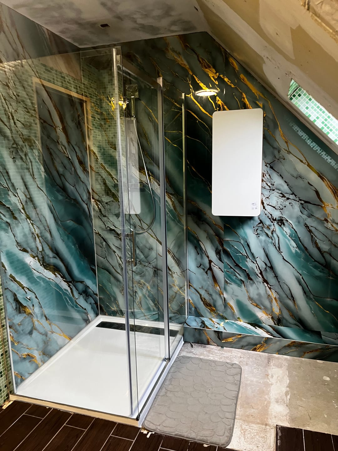 Customer photo review of Plaque PVC Imitation Marbre Bleuté Oslo – Imperméable et facile à poser