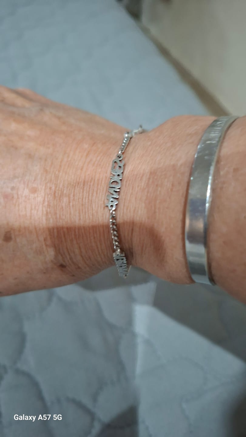 Customer photo review of Pulsera personalizada con nombre