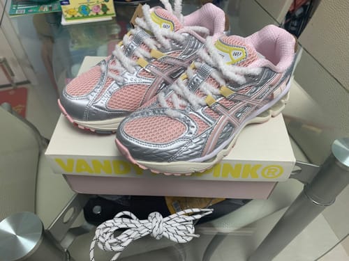 Customer photo review of Asics Gel-Nimbus 10.1 Atmos Vandythepink Strawberry Cream 1203A865-702