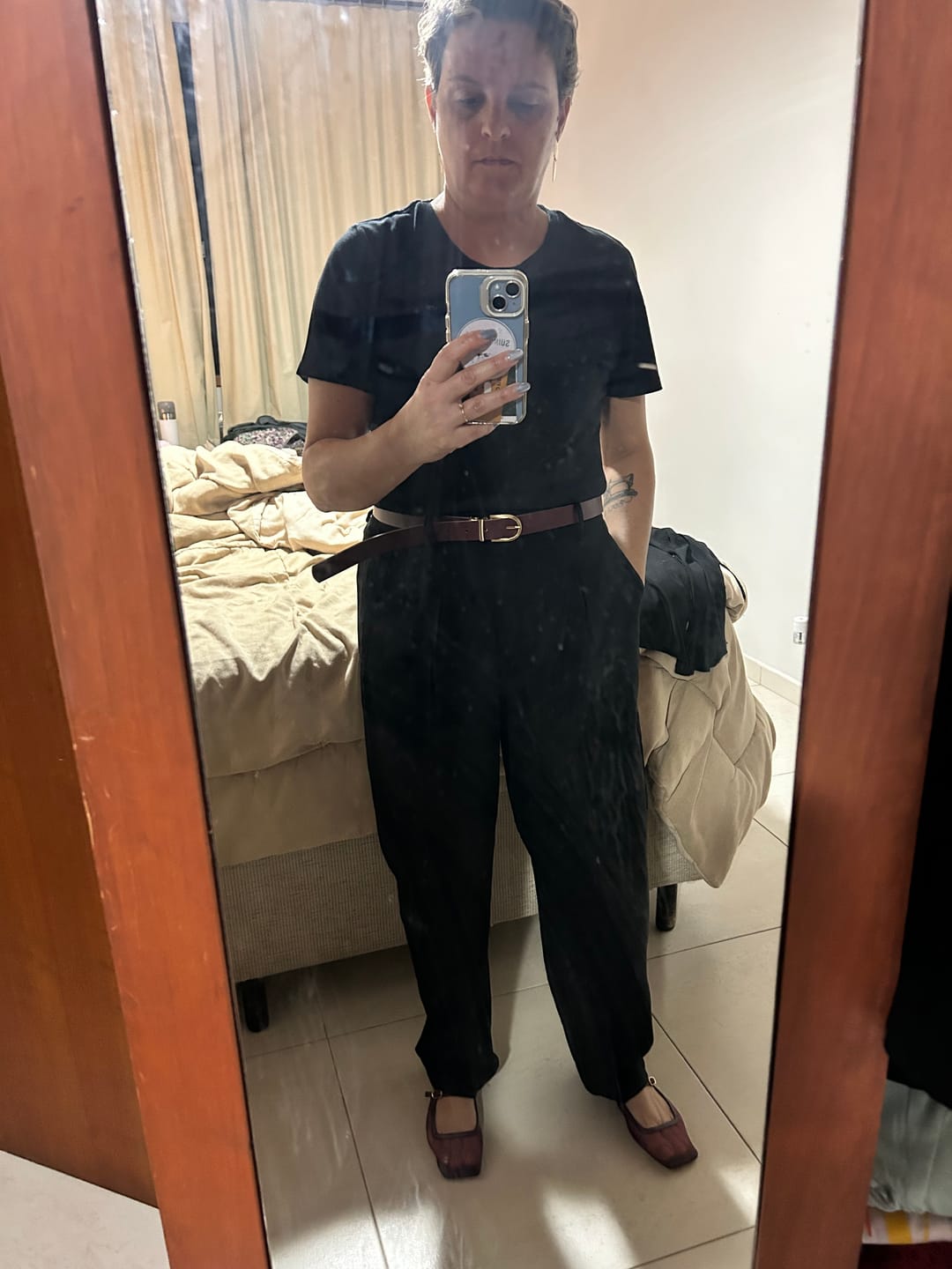 Customer photo review of Calça Slouchy Íris Preta