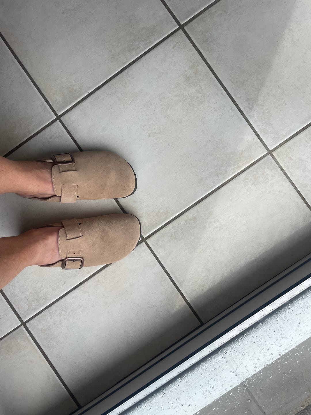 Customer photo review of Sabots en Cuir Suédé avec Grande Boucle