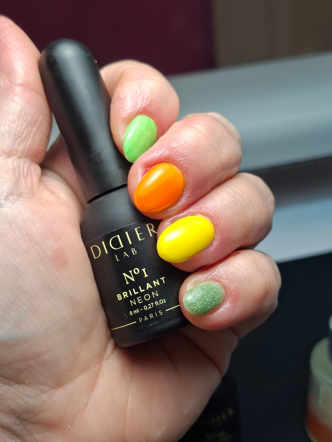 Customer photo review of Didier Lab "Brillant NEON" gél lakk, No.1, 8ml