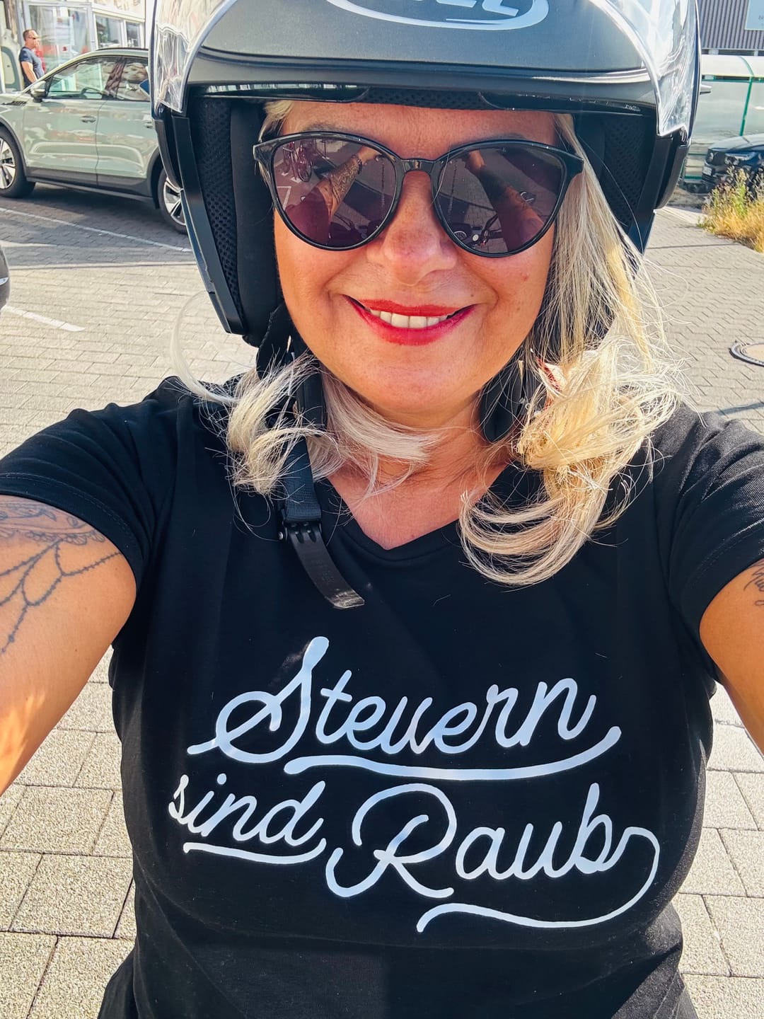 Customer photo review of Steuern sind Raub  - Damenshirt