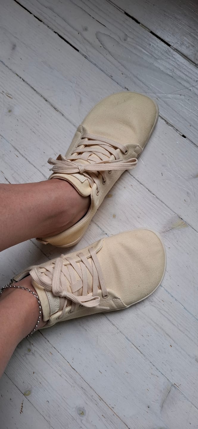 Customer photo review of Vaistoa Rento 2 -paljasjalkatennarit