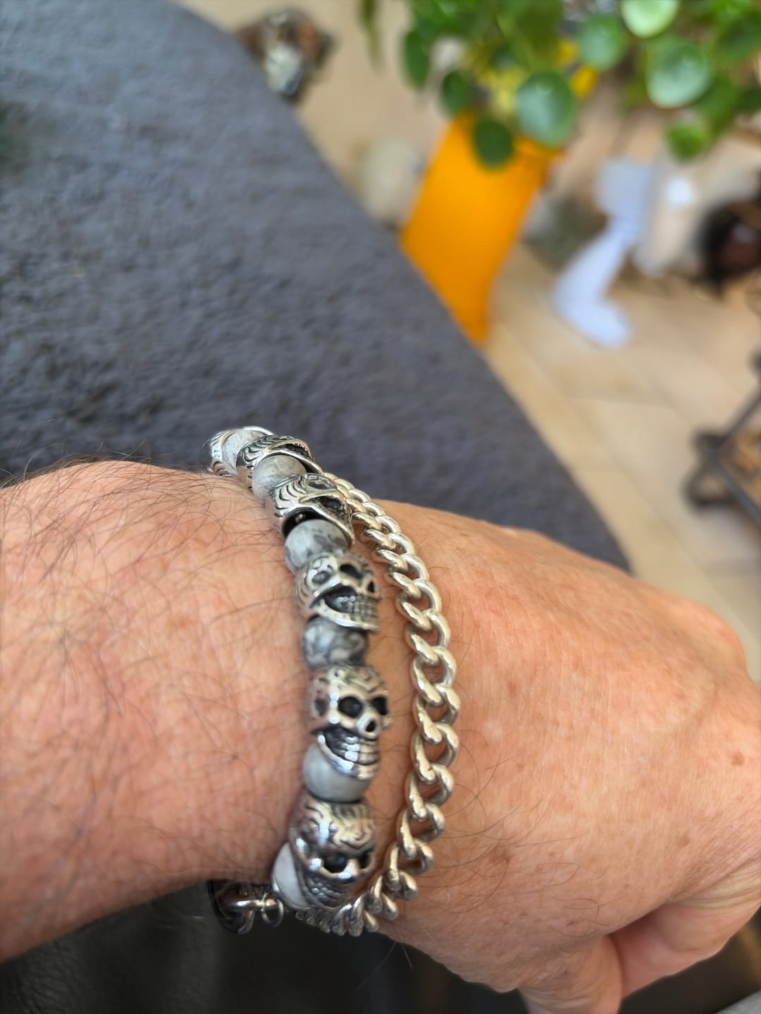 Customer photo review of Olivenorma Natural Tiger Eye Handmade Stainless Steel Bracelet
