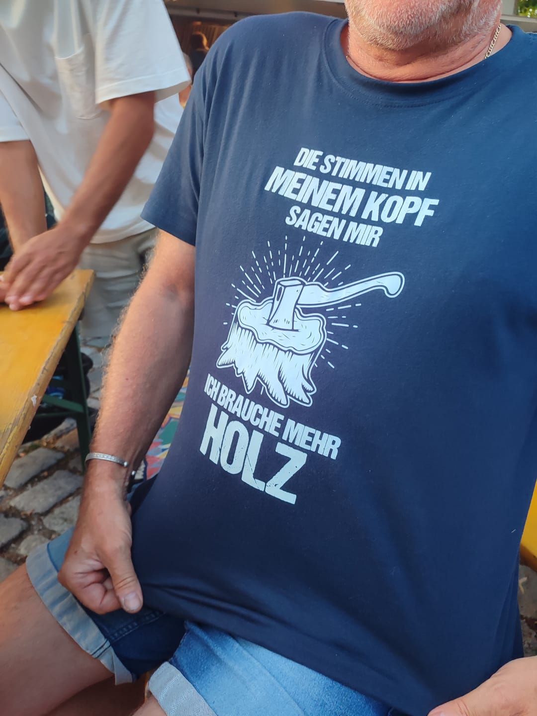Customer photo review of Ich brauche mehr Holz - Unisex T-Shirt