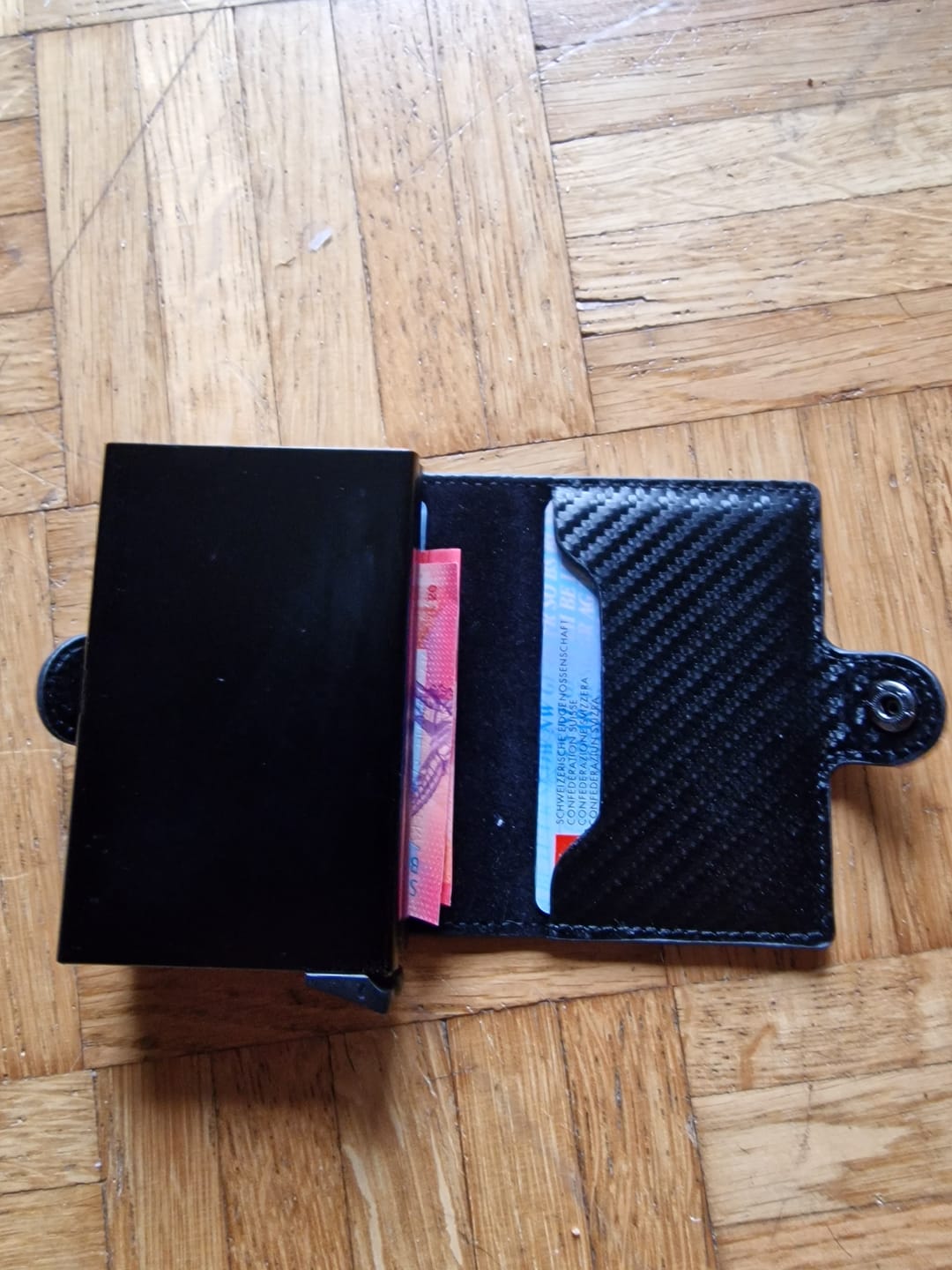 Customer photo review of Smart Wallet