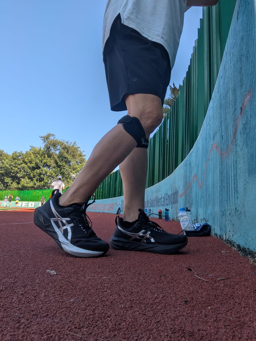 Customer photo review of Asics Novablast 5 Platinum Hombre Platinum Black