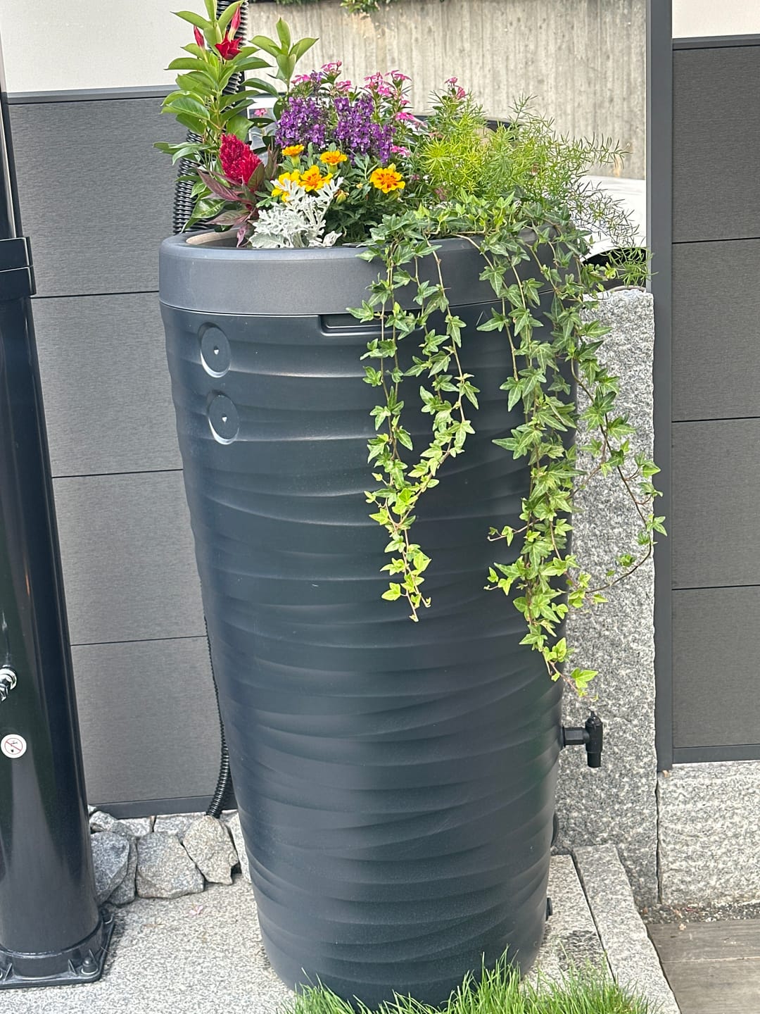 Customer photo review of Regentonne 240 Liter – YourCasa Wave-Design mit Auslaufhahn