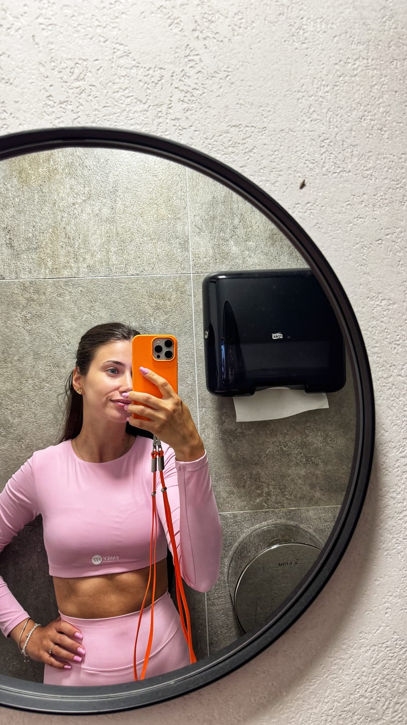 Customer photo review of Husa Silicon pentru iPhone 15 Pro Max, Orange