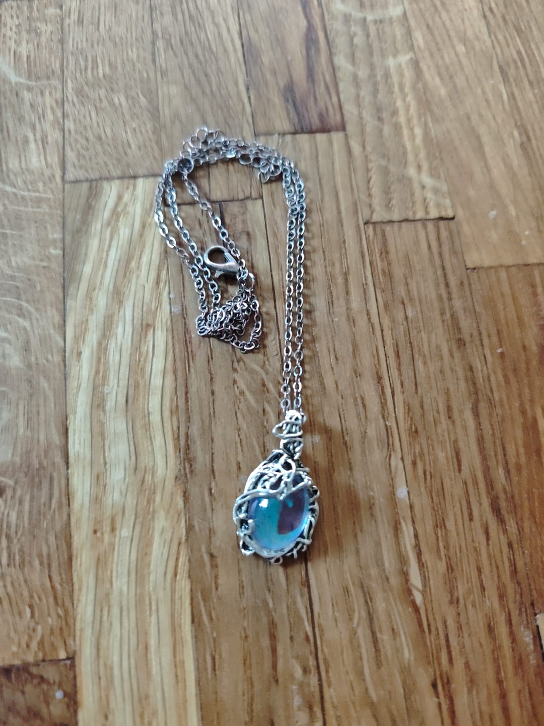 Customer photo review of Mondstein Halskette - Draht-Anhänger