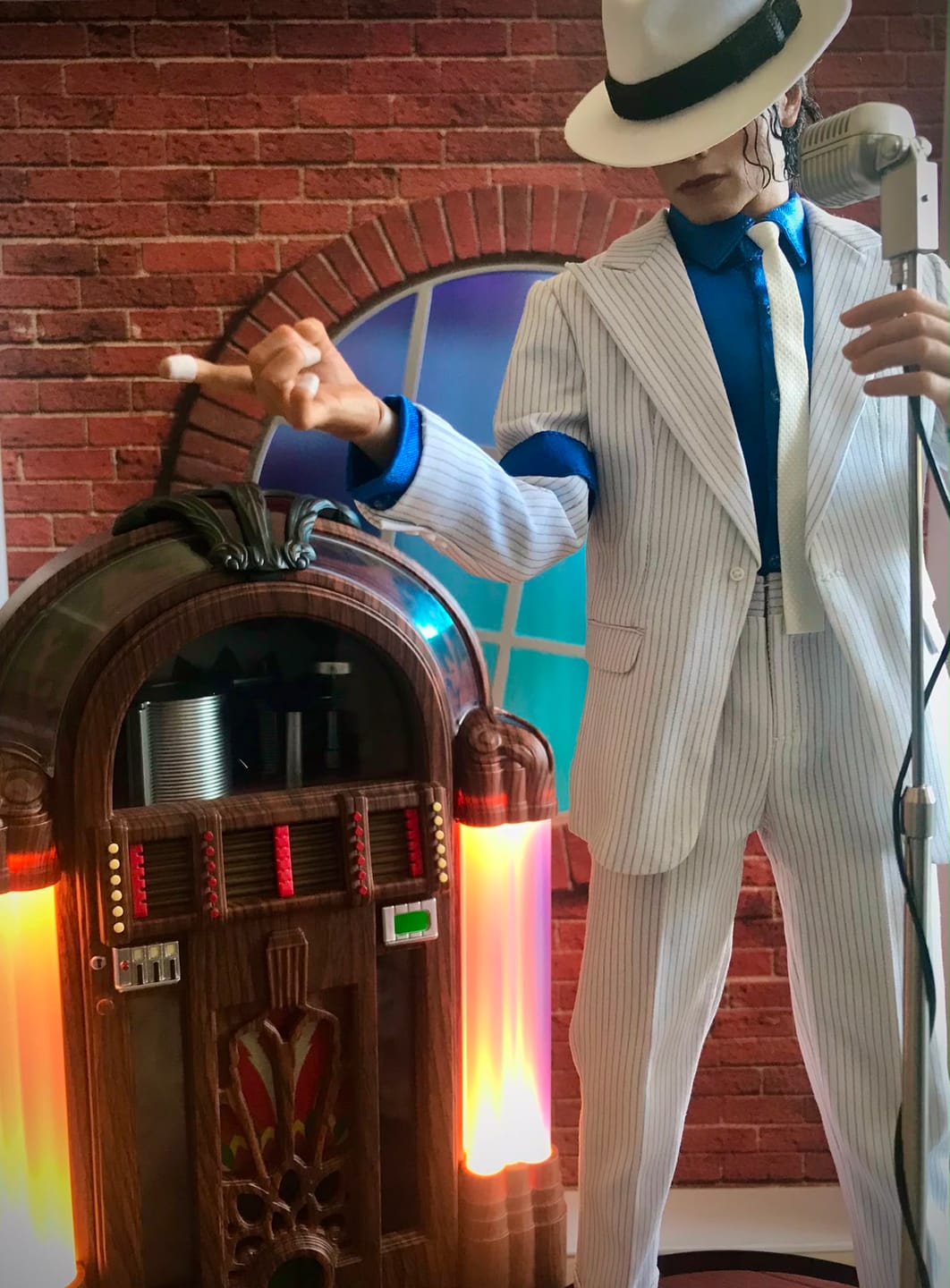 Customer photo review of MJ - Smooth Criminal 1/6 Collectible Figure